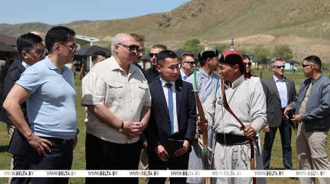 Президенты Беларуси и Монголии пообщались в неформальной обстановке. Лукашенко посетил загородный центр монгольской культуры