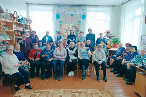 В Чериковском РЦСОН состоялось мероприятие под названием «Немеркнущий свет материнской любви»