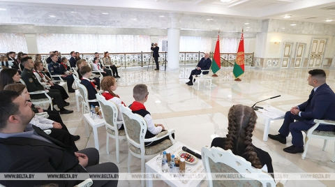 Лукашенко рассказал молодежи о своем комсомольском прошлом