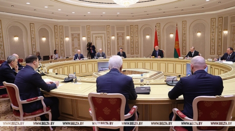 Лукашенко рассказал о контактах с Путиным в течение суток после теракта в Подмосковье