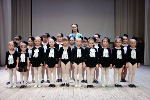 В районном Доме культуры состоялся творческий концерт воспитанников и педагогов Детской школы искусств. Фото