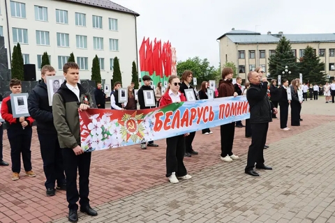 Торжественное шествие и праздничные колонны: Чериковщина празднует День Победы &mdash; фоторепортаж