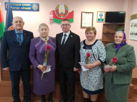 В Чериковском РОВД торжественно поздравили женщин с Днем матери