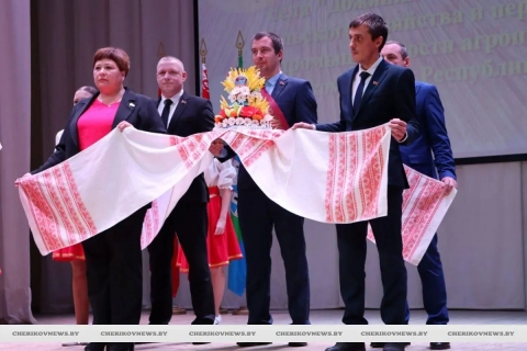 Яркий финал страды: в Черикове чествовали аграриев района (фоторепортаж)