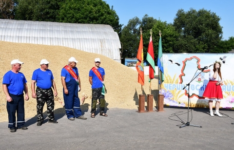 Вот так мы поздравляли наших хлеборобов!