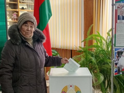 В первый день досрочного голосования граждане активно приходят на избирательные участки