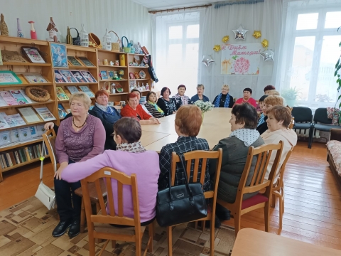 Сердца, полные любви: День Матери и Покров Пресвятой Богородицы