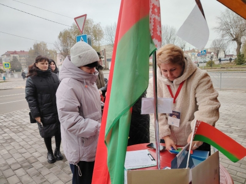 Сбор подписей инициативными группами кандидатов в Президенты Республики Беларусь