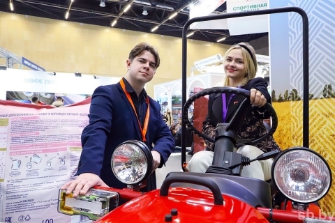 Студенты из аграрных вузов делятся впечатлениями от выставки «Моя Беларусь»