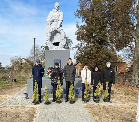 В агрогородке Лобановка Чериковского района обновили памятник землякам, погибшим в годы Великой Отечественной войны